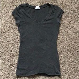 3 V-neck t-shirts